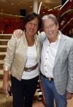 Zeist 26 maart 2023
Hans Kazan viert zijn 70e verjaardag en presenteert zijn boek. Ook krijgt hij een koninklijke onderscheiding in het Figi Theater/Hotel. Ook zijn vrouw Wendy is er natuurlijk bij. Hans Klok