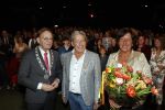 Zeist 26 maart 2023
Hans Kazan viert zijn 70e verjaardag en presenteert zijn boek. Ook krijgt hij een koninklijke onderscheiding in het Figi Theater/Hotel. Ook zijn vrouw Wendy is er natuurlijk bij. Burgemeester Koos Janssen van Zeist reikt onderscheiding uit
