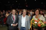 Zeist 26 maart 2023
Hans Kazan viert zijn 70e verjaardag en presenteert zijn boek. Ook krijgt hij een koninklijke onderscheiding in het Figi Theater/Hotel. Ook zijn vrouw Wendy is er natuurlijk bij. Burgemeester Koos Janssen van Zeist reikt onderscheiding uit