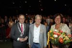 Zeist 26 maart 2023
Hans Kazan viert zijn 70e verjaardag en presenteert zijn boek. Ook krijgt hij een koninklijke onderscheiding in het Figi Theater/Hotel. Ook zijn vrouw Wendy is er natuurlijk bij. Burgemeester Koos Janssen van Zeist reikt onderscheiding uit