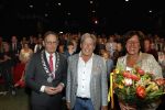 Zeist 26 maart 2023
Hans Kazan viert zijn 70e verjaardag en presenteert zijn boek. Ook krijgt hij een koninklijke onderscheiding in het Figi Theater/Hotel. Ook zijn vrouw Wendy is er natuurlijk bij. Burgemeester Koos Janssen van Zeist reikt onderscheiding uit