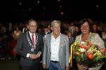 Zeist 26 maart 2023
Hans Kazan viert zijn 70e verjaardag en presenteert zijn boek. Ook krijgt hij een koninklijke onderscheiding in het Figi Theater/Hotel. Ook zijn vrouw Wendy is er natuurlijk bij. Burgemeester Koos Janssen van Zeist reikt onderscheiding uit