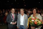 Zeist 26 maart 2023
Hans Kazan viert zijn 70e verjaardag en presenteert zijn boek. Ook krijgt hij een koninklijke onderscheiding in het Figi Theater/Hotel. Ook zijn vrouw Wendy is er natuurlijk bij. Burgemeester Koos Janssen van Zeist reikt onderscheiding uit