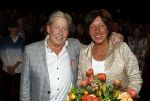 Zeist 26 maart 2023
Hans Kazan viert zijn 70e verjaardag en presenteert zijn boek. Ook krijgt hij een koninklijke onderscheiding in het Figi Theater/Hotel. Ook zijn vrouw Wendy is er natuurlijk bij.