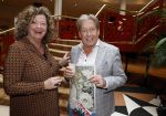 Zeist 26 maart 2023
Hans Kazan viert zijn 70e verjaardag en presenteert zijn boek. Ook krijgt hij een koninklijke onderscheiding in het Figi Theater/Hotel. Hans Kazan en dochter Fred Kaps