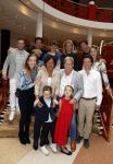 Zeist 26 maart 2023
Hans Kazan viert zijn 70e verjaardag en presenteert zijn boek. Ook krijgt hij een koninklijke onderscheiding in het Figi Theater/Hotel. hans Kazan met zijn vrouw Wendy en kinderen Steven Kazan Oscar Kazan Renzo Kazan en Lara Kazan hun partners en kleinkinderen