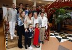 Zeist 26 maart 2023
Hans Kazan viert zijn 70e verjaardag en presenteert zijn boek. Ook krijgt hij een koninklijke onderscheiding in het Figi Theater/Hotel. hans Kazan met zijn vrouw Wendy en kinderen Steven Kazan Oscar Kazan Renzo Kazan en Lara Kazan hun partners en kleinkinderen
