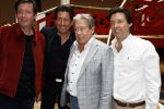 Zeist 26 maart 2023
Hans Kazan viert zijn 70e verjaardag en presenteert zijn boek. Ook krijgt hij een koninklijke onderscheiding in het Figi Theater/Hotel. Hans met zijn zoons Oscar Renzo en Steven