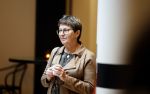 Zeist 26 maart 2023
Hans Kazan viert zijn 70e verjaardag en presenteert zijn boek. Ook krijgt hij een koninklijke onderscheiding in het Figi Theater/Hotel. Zus Hans Kazan