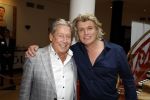 Zeist 26 maart 2023
Hans Kazan viert zijn 70e verjaardag en presenteert zijn boek. Ook krijgt hij een koninklijke onderscheiding in het Figi Theater/Hotel. Ook zijn vrouw Wendy is er natuurlijk bij. Hans Klok