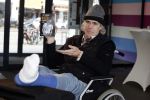 Rotterdam 14 april 2023
Boekpresentatie boek Hans de Booij . Johan Vlemmix reikte het eerste boek uit.
Hans zit in het gips omdat hij nzijn enkel heeft gebroken.