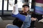 Rotterdam 14 april 2023
Boekpresentatie boek Hans de Booij . Johan Vlemmix reikte het eerste boek uit.
Hans zit in het gips omdat hij nzijn enkel heeft gebroken.