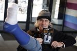 Rotterdam 14 april 2023
Boekpresentatie boek Hans de Booij . Johan Vlemmix reikte het eerste boek uit.
Hans zit in het gips omdat hij nzijn enkel heeft gebroken.