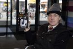 Rotterdam 14 april 2023
Boekpresentatie boek Hans de Booij . Johan Vlemmix reikte het eerste boek uit.
Hans zit in het gips omdat hij nzijn enkel heeft gebroken.
