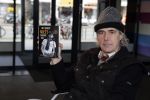 Rotterdam 14 april 2023
Boekpresentatie boek Hans de Booij . Johan Vlemmix reikte het eerste boek uit.
Hans zit in het gips omdat hij nzijn enkel heeft gebroken.