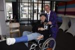 Rotterdam 14 april 2023
Boekpresentatie boek Hans de Booij . Johan Vlemmix reikte het eerste boek uit.
Hans zit in het gips omdat hij nzijn enkel heeft gebroken.