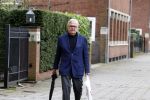 Amsterdam 31 maart 2023
Harry Mens wandelend door Amsterdam zuid.