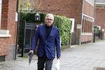 Amsterdam 31 maart 2023
Harry Mens wandelend door Amsterdam zuid.