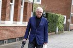 Amsterdam 31 maart 2023
Harry Mens wandelend door Amsterdam zuid.