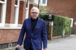 Amsterdam 31 maart 2023
Harry Mens wandelend door Amsterdam zuid.