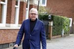 Amsterdam 31 maart 2023
Harry Mens wandelend door Amsterdam zuid.