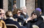 Amsterdam 2 april 2023
Henriette Tol met partner op terras in het centrum van Amsterdam.