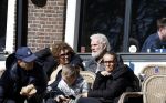 Amsterdam 2 april 2023
Henriette Tol met partner op terras in het centrum van Amsterdam.