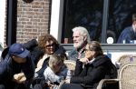 Amsterdam 2 april 2023
Henriette Tol met partner op terras in het centrum van Amsterdam.