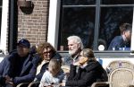 Amsterdam 2 april 2023
Henriette Tol met partner op terras in het centrum van Amsterdam.