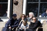 Amsterdam 2 april 2023
Henriette Tol met partner op terras in het centrum van Amsterdam.
