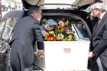 Amsterdam 15 april 2023
Herdenkingstdienst vooraf aan de begrafenis van Huub Oosterhuis in de Westertoren . Daarna gingen ze met de boot naar begraafplaats Zorgvlied