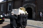 Amsterdam 15 april 2023
Herdenkingstdienst vooraf aan de begrafenis van Huub Oosterhuis in de Westertoren . Daarna gingen ze met de boot naar begraafplaats Zorgvlied