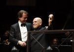 Amsterdam 18 april 2023
Jaap v Zweden krijgt de concertgebouwprijs 2023 in het concertgebouw uit handen van directeur Simon Reinink .