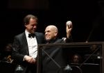 Amsterdam 18 april 2023
Jaap v Zweden krijgt de concertgebouwprijs 2023 in het concertgebouw uit handen van directeur Simon Reinink .