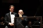 Amsterdam 18 april 2023
Jaap v Zweden krijgt de concertgebouwprijs 2023 in het concertgebouw uit handen van directeur Simon Reinink .