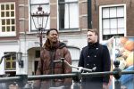 Amsterdam 21 maart 2023
JEANGU MACROOY met een kennis op straat in Amsterdam.