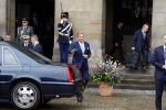 Amsterdam 12 april 2023
Staatsbezoek Macron aan Nederland .  Ook zijn vrouw Brigitte was aanwezig alsmeder Koning Willem Alexander en Koningin Maxima . Hier verlaten ze paleis op de Dam.