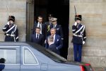 Amsterdam 12 april 2023
Staatsbezoek Macron aan Nederland .  Ook zijn vrouw Brigitte was aanwezig alsmeder Koning Willem Alexander en Koningin Maxima . Hier verlaten ze paleis op de Dam.