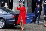 Amsterdam 12 april 2023
Staatsbezoek Macron aan Nederland .  Ook zijn vrouw Brigitte was aanwezig alsmeder Koning Willem Alexander en Koningin Maxima . Hier verlaten ze paleis op de Dam.
