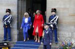 Amsterdam 12 april 2023
Staatsbezoek Macron aan Nederland .  Ook zijn vrouw Brigitte was aanwezig alsmeder Koning Willem Alexander en Koningin Maxima . Hier verlaten ze paleis op de Dam.