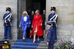 Amsterdam 12 april 2023
Staatsbezoek Macron aan Nederland .  Ook zijn vrouw Brigitte was aanwezig alsmeder Koning Willem Alexander en Koningin Maxima . Hier verlaten ze paleis op de Dam.