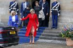 Amsterdam 12 april 2023
Staatsbezoek Macron aan Nederland .  Ook zijn vrouw Brigitte was aanwezig alsmeder Koning Willem Alexander en Koningin Maxima . Hier verlaten ze paleis op de Dam.