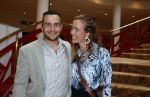 Zeist 26 maart 2023
Hans Kazan viert zijn 70e verjaardag en presenteert zijn boek. Ook krijgt hij een koninklijke onderscheiding in het Figi Theater/Hotel. Lara Kazan met man