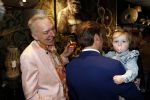 Noordwijk 30 maart 2023
Boekpresentatie Maxime Meiland in de winkel van haar zus Montana.
Verder Aanwezig Martien Meiland Erica Meiland en haar man Leroy Molkenboer en hun kinderen Claire en Vive. Ook de schrijver van het boek Jan Dijkgraaf.