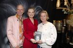 Noordwijk 30 maart 2023
Boekpresentatie Maxime Meiland in de winkel van haar zus Montana.
Verder Aanwezig Martien Meiland Erica Meiland en haar man Leroy Molkenboer en hun kinderen Claire en Vive. Ook de schrijver van het boek Jan Dijkgraaf.
