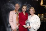 Noordwijk 30 maart 2023
Boekpresentatie Maxime Meiland in de winkel van haar zus Montana.
Verder Aanwezig Martien Meiland Erica Meiland en haar man Leroy Molkenboer en hun kinderen Claire en Vive. Ook de schrijver van het boek Jan Dijkgraaf.
