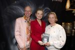 Noordwijk 30 maart 2023
Boekpresentatie Maxime Meiland in de winkel van haar zus Montana.
Verder Aanwezig Martien Meiland Erica Meiland en haar man Leroy Molkenboer en hun kinderen Claire en Vive. Ook de schrijver van het boek Jan Dijkgraaf.