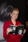 Noordwijk 30 maart 2023
Boekpresentatie Maxime Meiland in de winkel van haar zus Montana.
Verder Aanwezig Martien Meiland Erica Meiland en haar man Leroy Molkenboer en hun kinderen Claire en Vive. Ook de schrijver van het boek Jan Dijkgraaf.