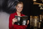 Noordwijk 30 maart 2023
Boekpresentatie Maxime Meiland in de winkel van haar zus Montana.
Verder Aanwezig Martien Meiland Erica Meiland en haar man Leroy Molkenboer en hun kinderen Claire en Vive. Ook de schrijver van het boek Jan Dijkgraaf.