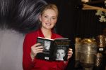 Noordwijk 30 maart 2023
Boekpresentatie Maxime Meiland in de winkel van haar zus Montana.
Verder Aanwezig Martien Meiland Erica Meiland en haar man Leroy Molkenboer en hun kinderen Claire en Vive. Ook de schrijver van het boek Jan Dijkgraaf.